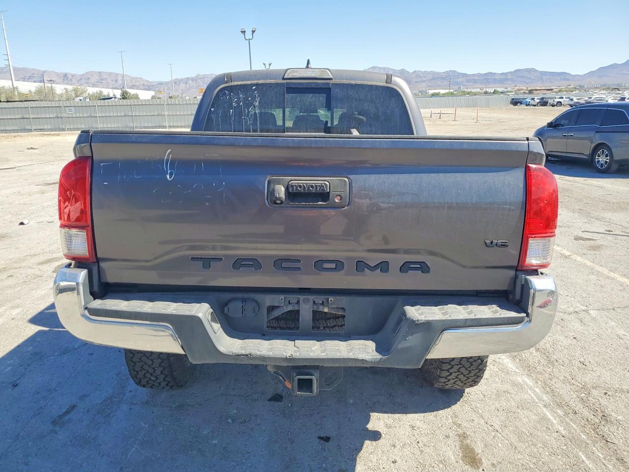 2017 Toyota Tacoma Double Cab - Image 6