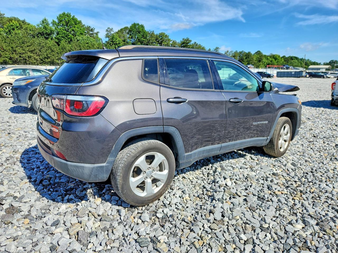 2018 Jeep Compass Latitude - Image 3
