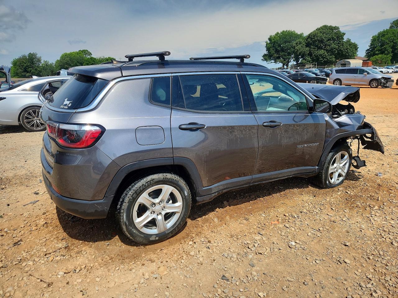 2023 Jeep Compass Latitude - Image 3