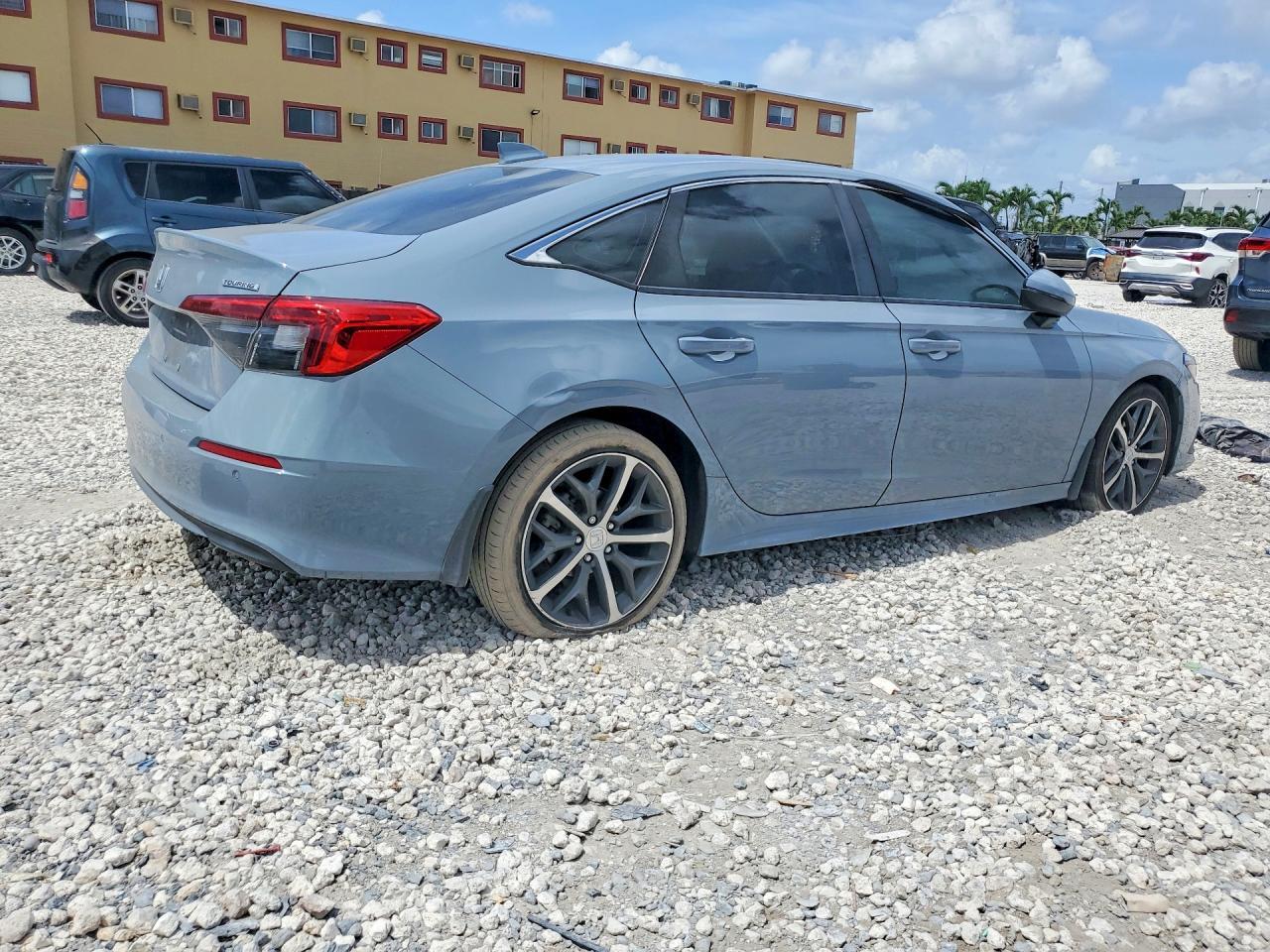 2022 Honda Civic Touring - Image 3