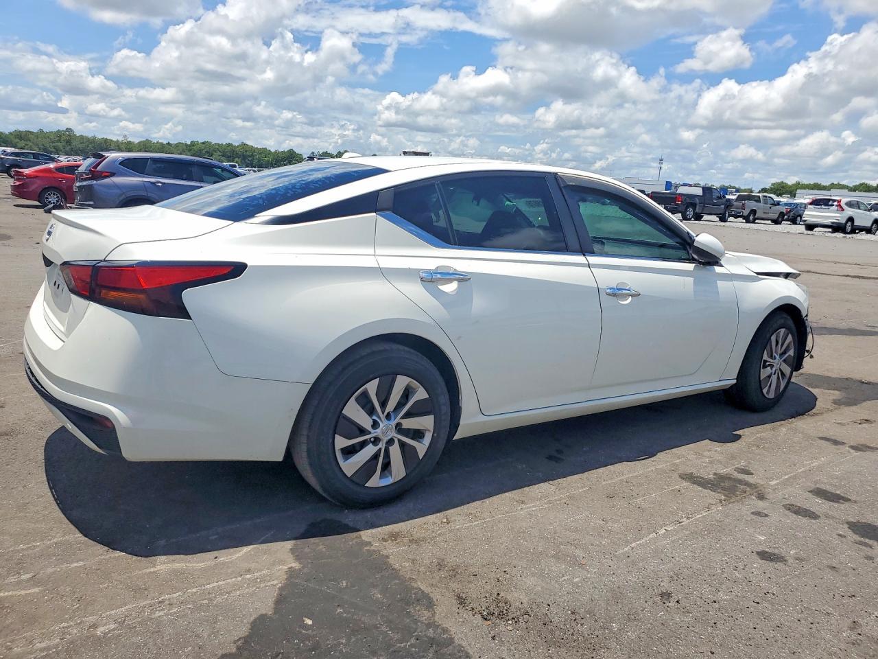 2020 Nissan Altima S - Image 3