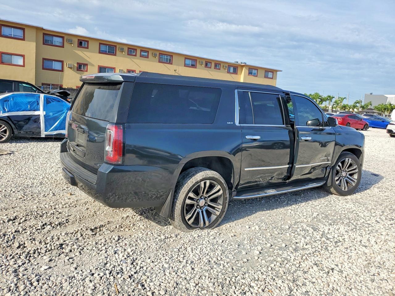 2019 GMC Yukon Xl C1500 Slt - Image 3