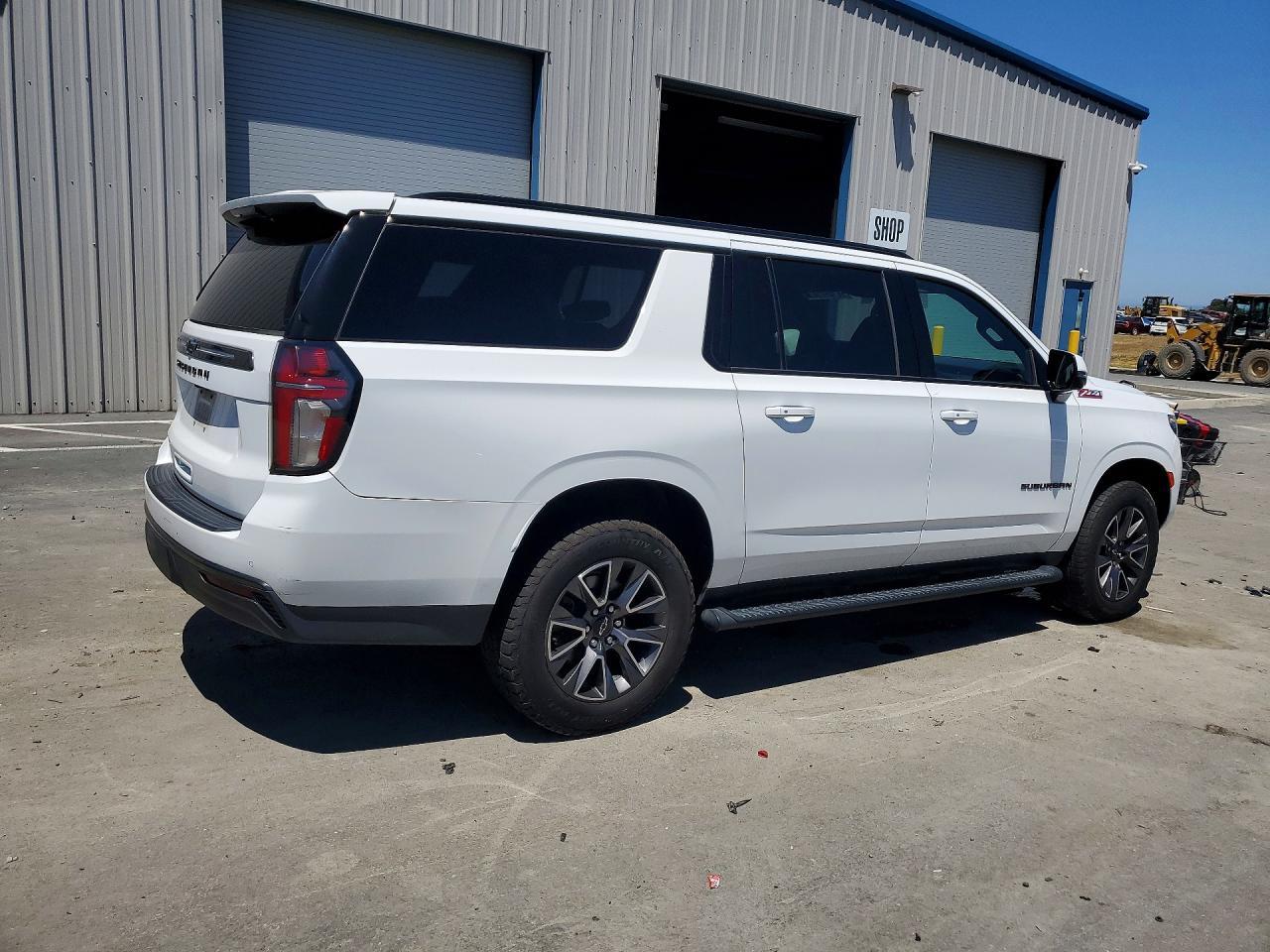 2021 Chevrolet Suburban K1500 Z71 - Фото 3