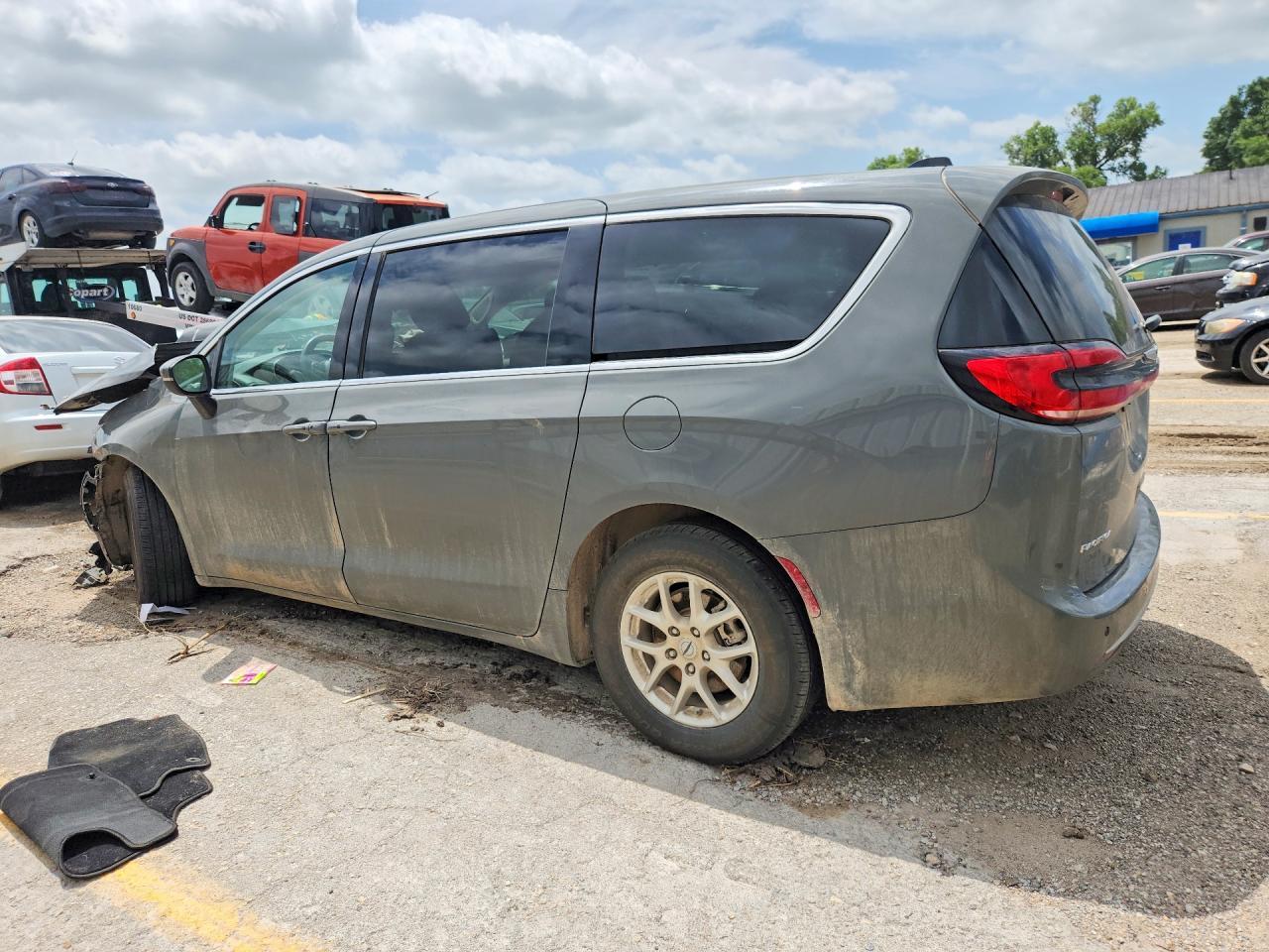 2023 Chrysler Pacifica Touring L - Фото 2