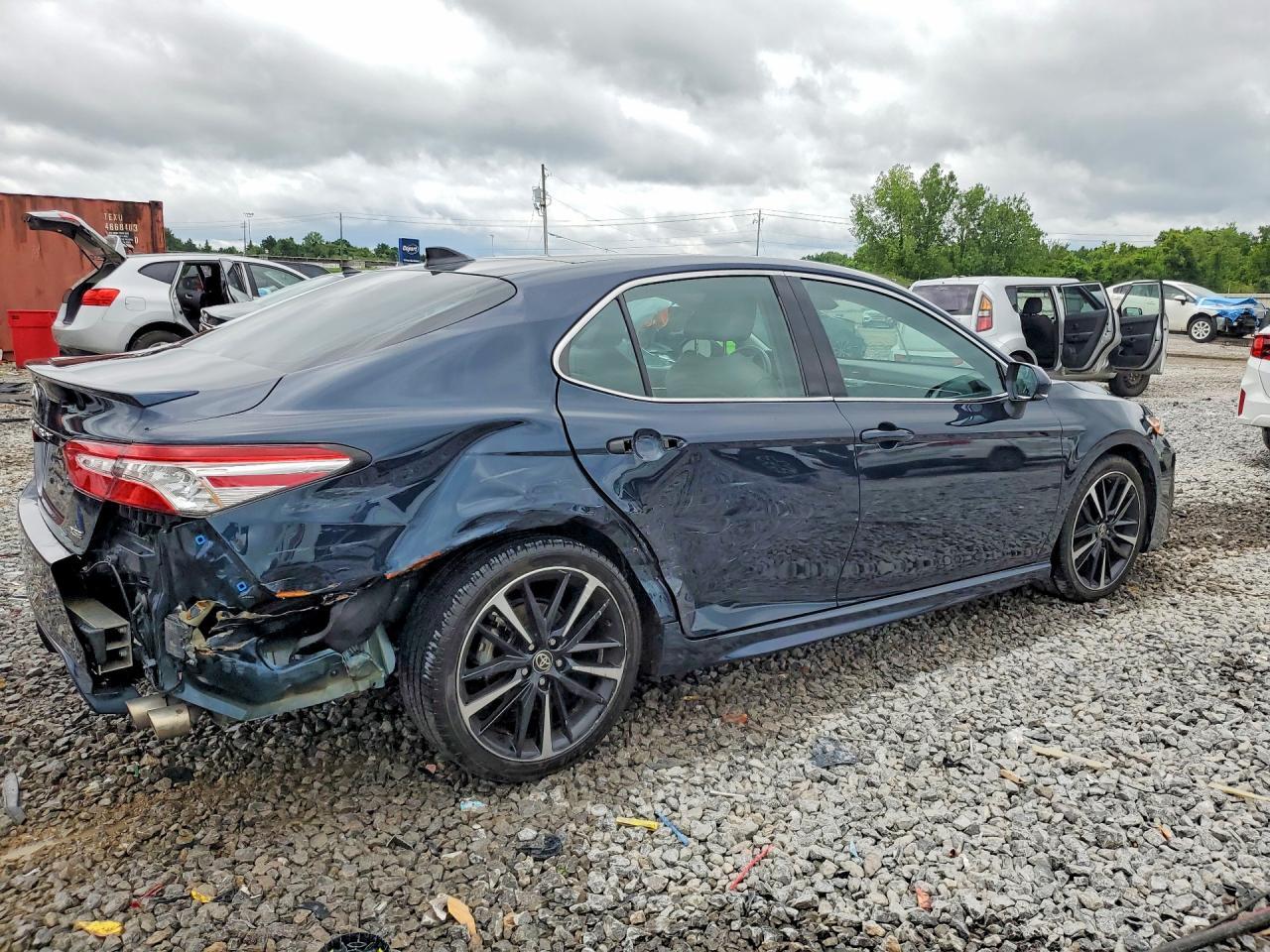 2020 Toyota Camry Xse - Фото 3