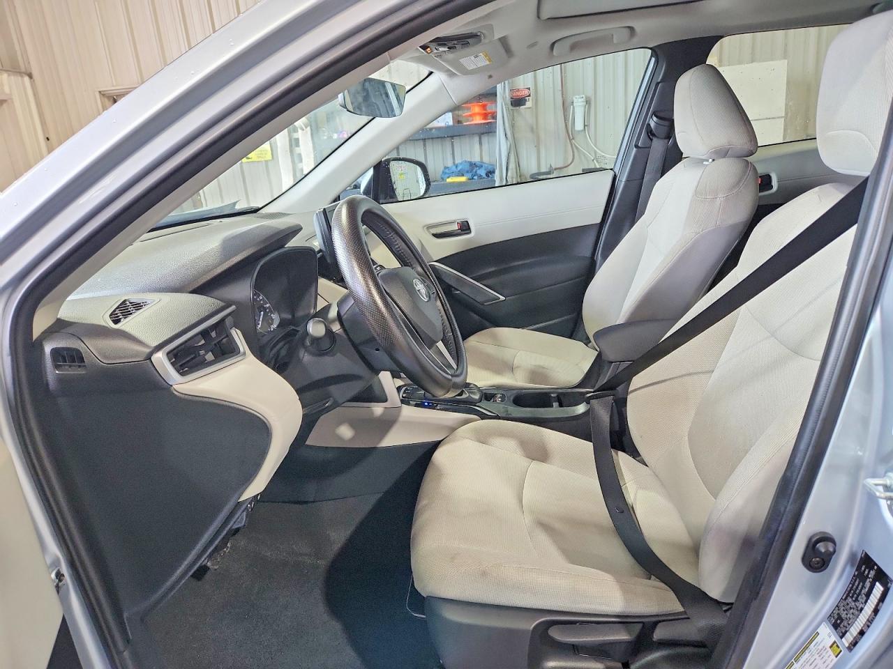 2024 Toyota Corolla Cross Le - Image 7