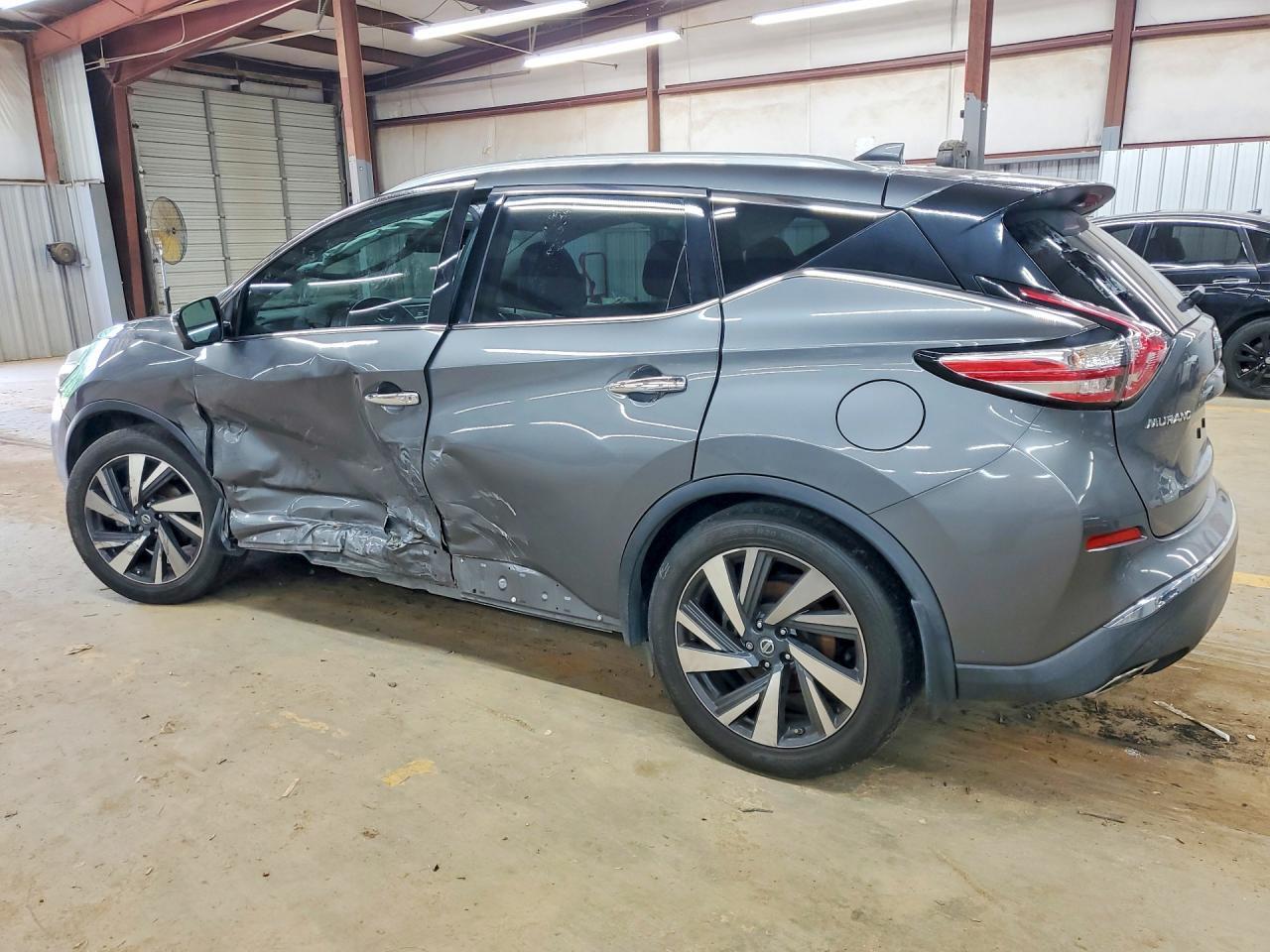 2018 Nissan Murano Platinum - Image 2