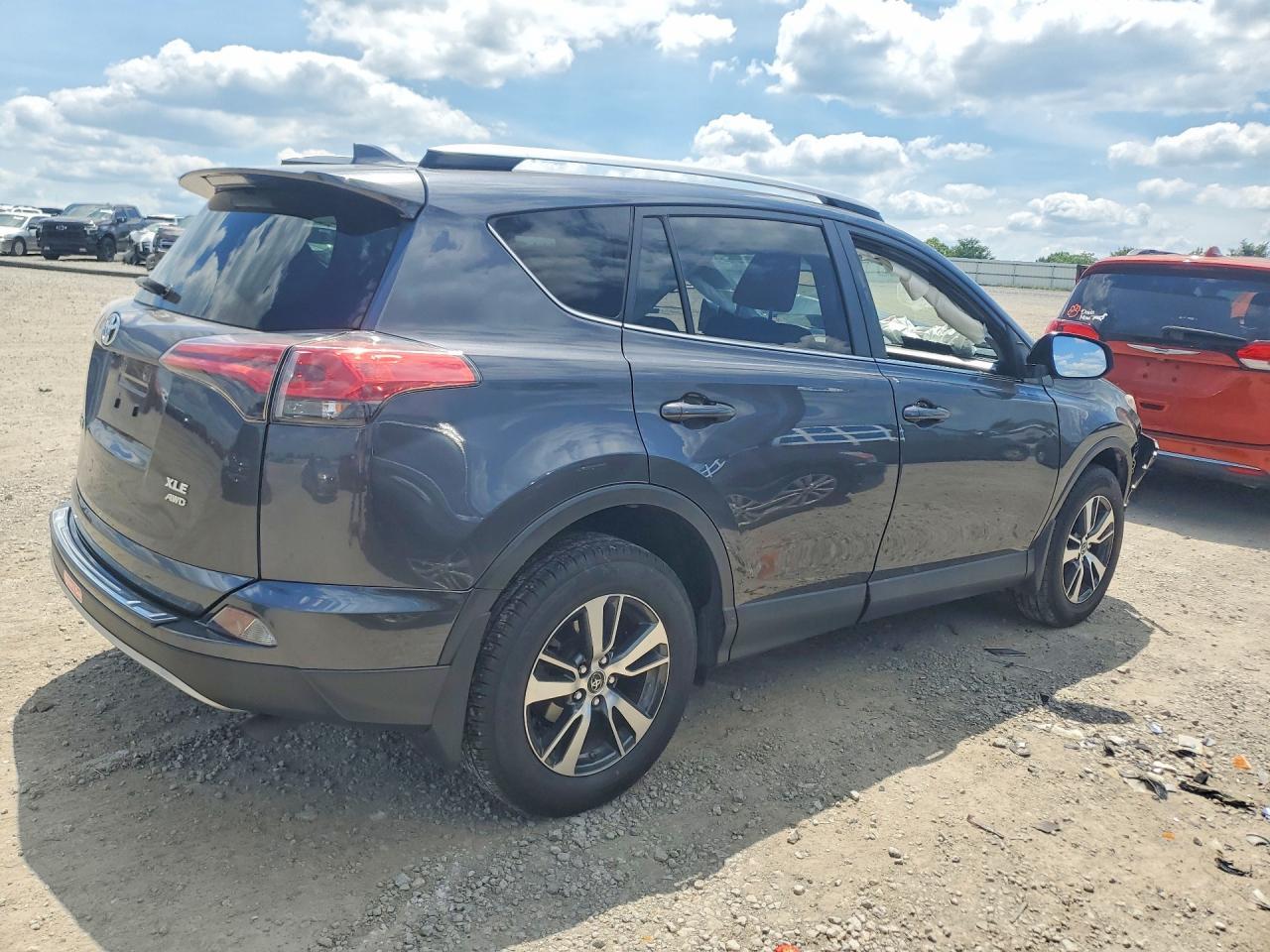 2018 Toyota Rav4 Xle - Фото 3