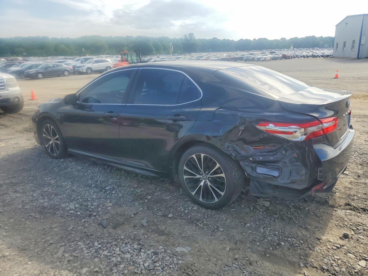2018 Toyota Camry Se - Фото 2
