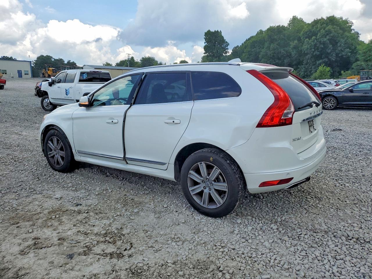 2017 Volvo Xc60 T5 Inscription - Фото 2