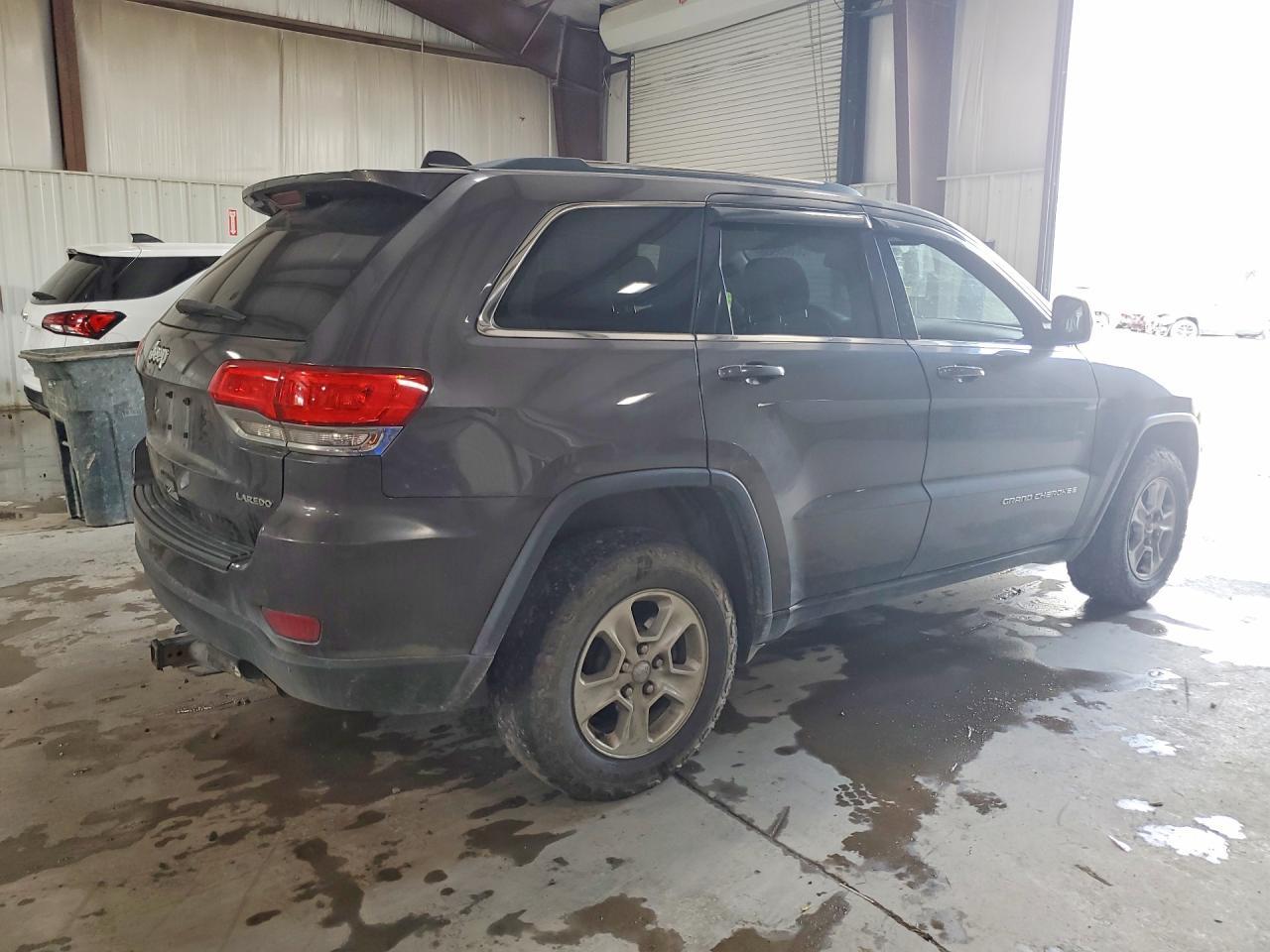 2014 Jeep Grand Cherokee Laredo - Image 3