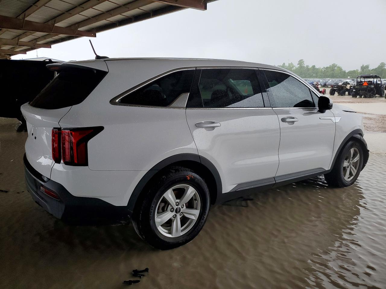2023 Kia Sorento Lx - Image 3