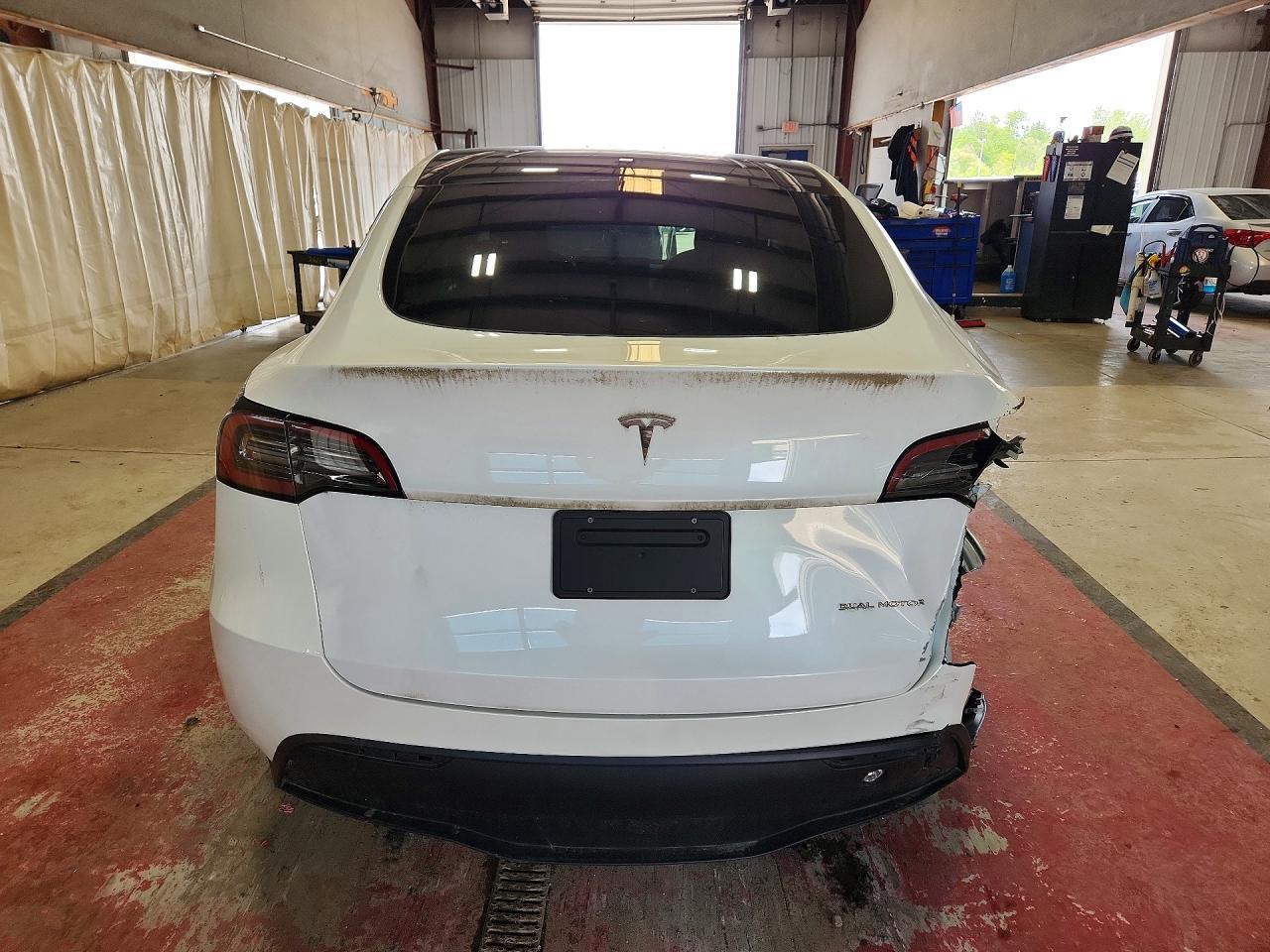 2023 Tesla Model Y - Image 6
