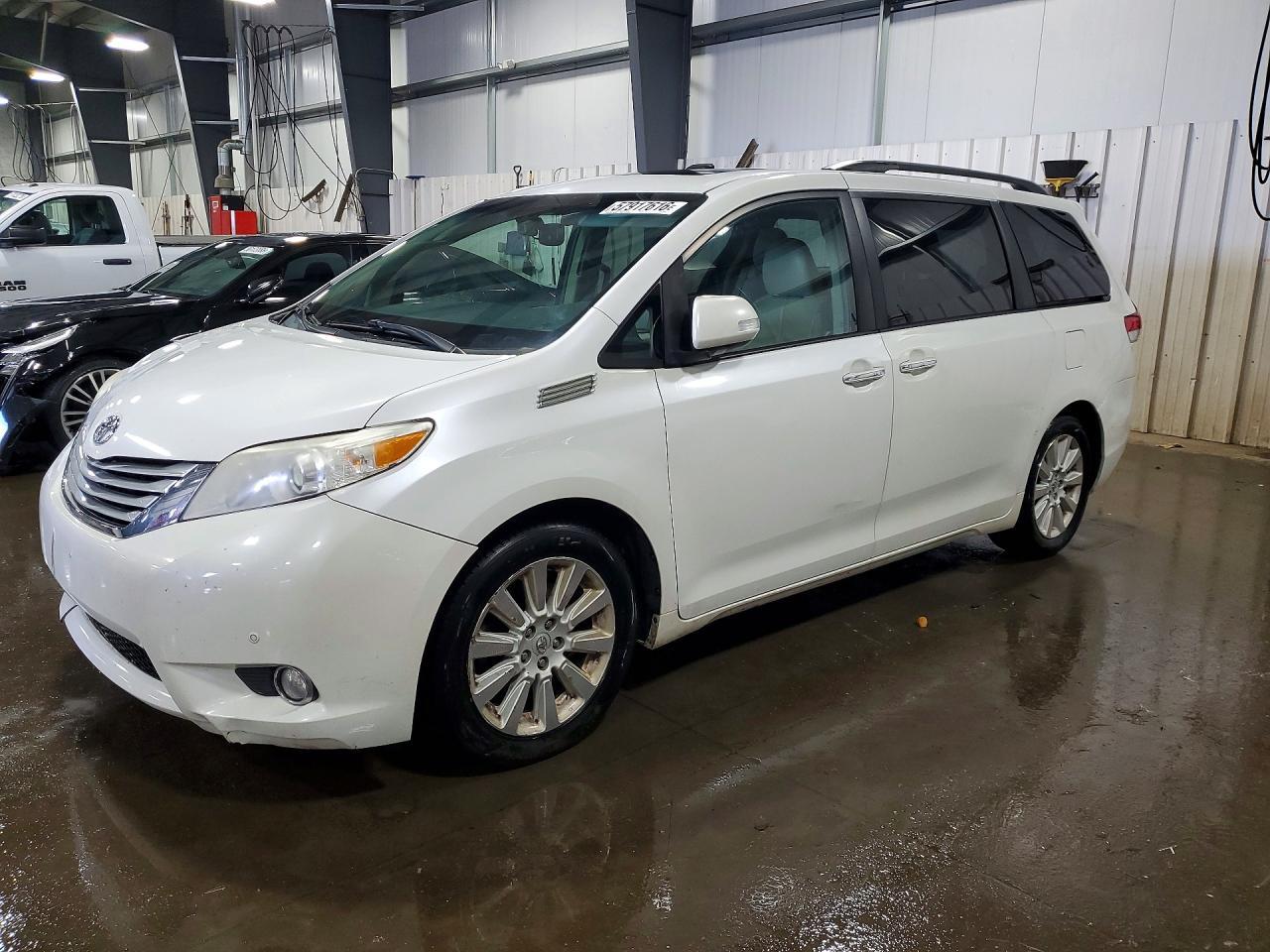 2013 Toyota Sienna Limited 7-Passenger