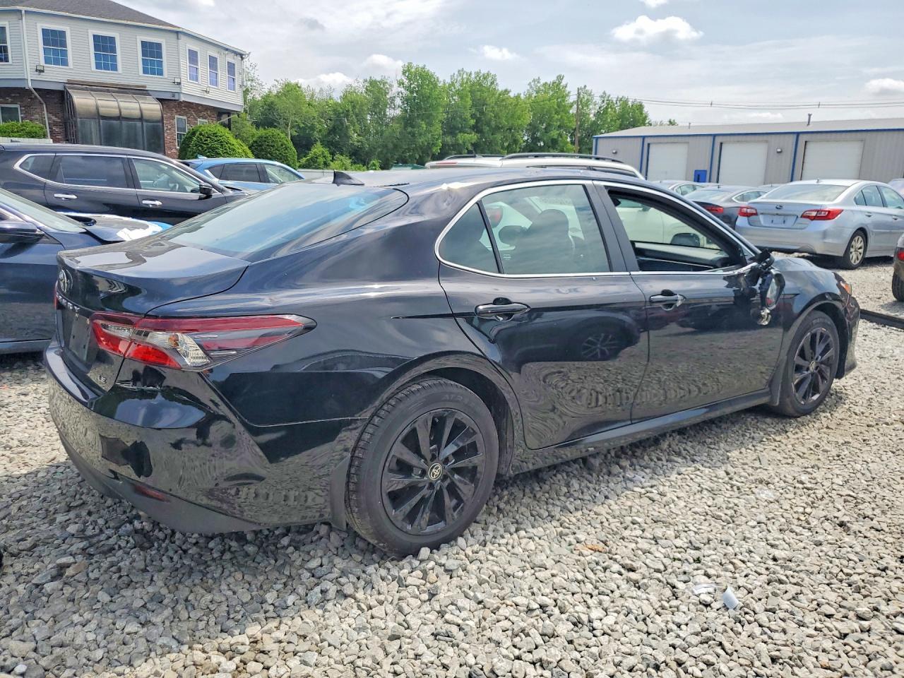2023 Toyota Camry Le - Фото 3
