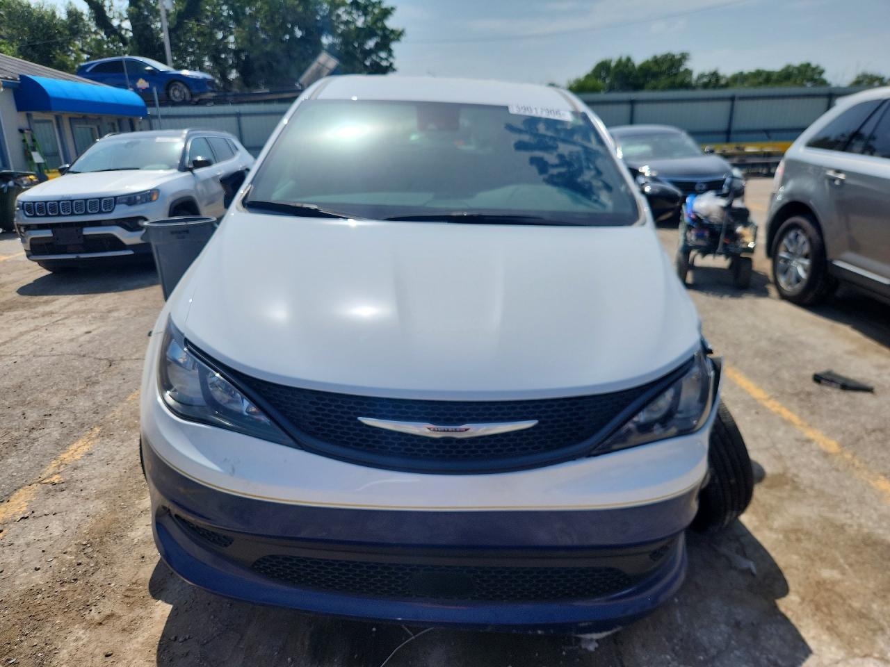 2025 Chrysler Voyager Lx - Фото 5