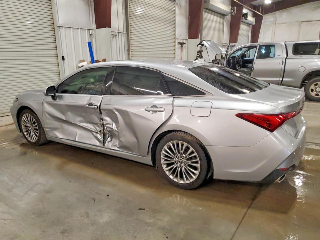 2019 Toyota Avalon Limited - Image 2