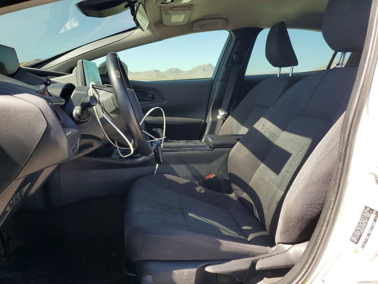 2023 Toyota Prius Le - Image 7