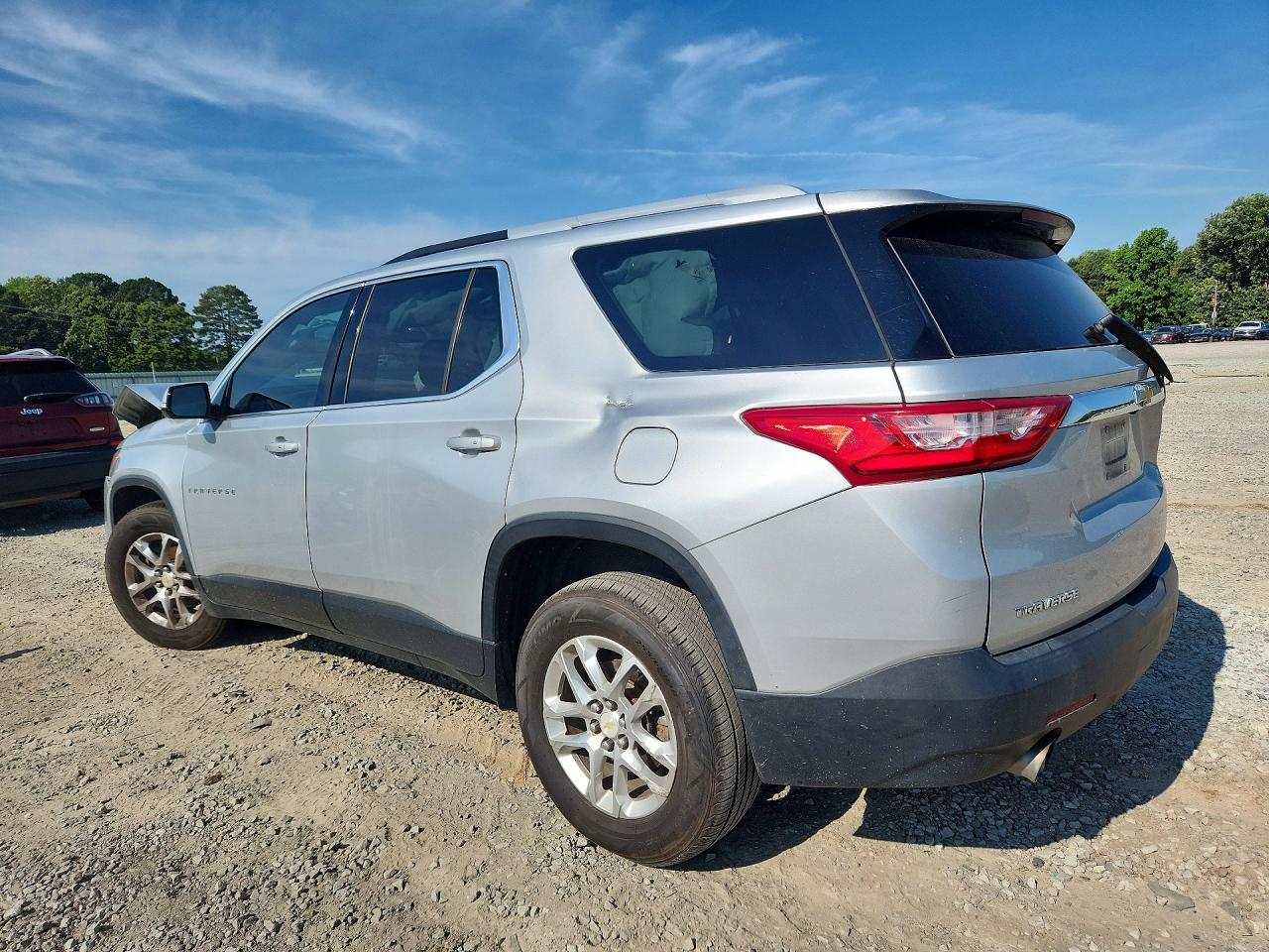 2018 Chevrolet Traverse Lt - Image 2