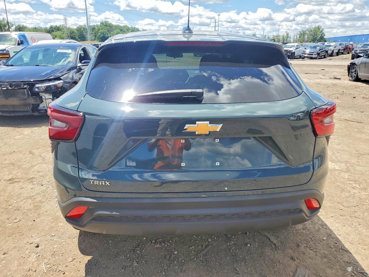 2025 Chevrolet Trax Ls - Image 6