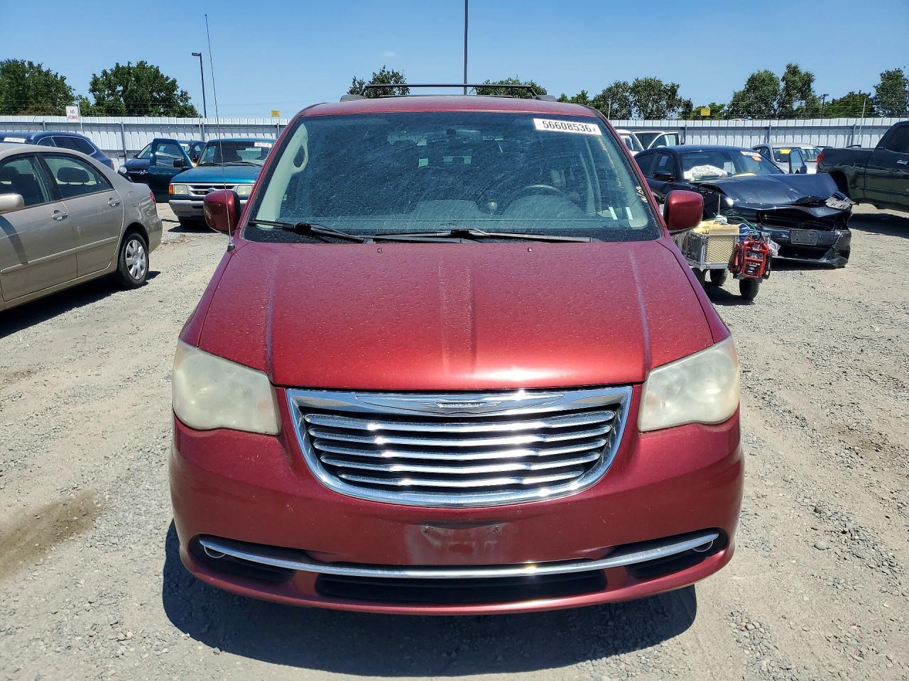 2013 Chrysler Town And Country - Image 5