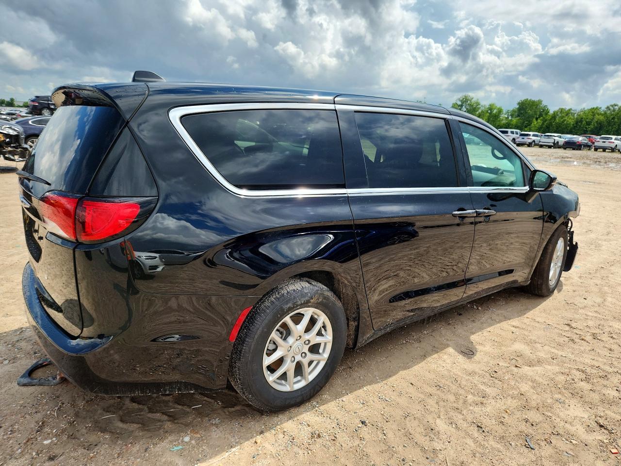 2026 Chrysler Voyager Lx - Image 3
