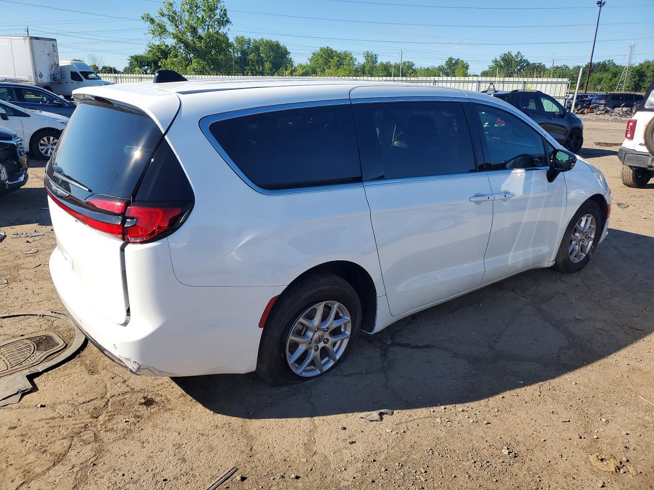 2025 Chrysler Pacifica Select - Фото 3