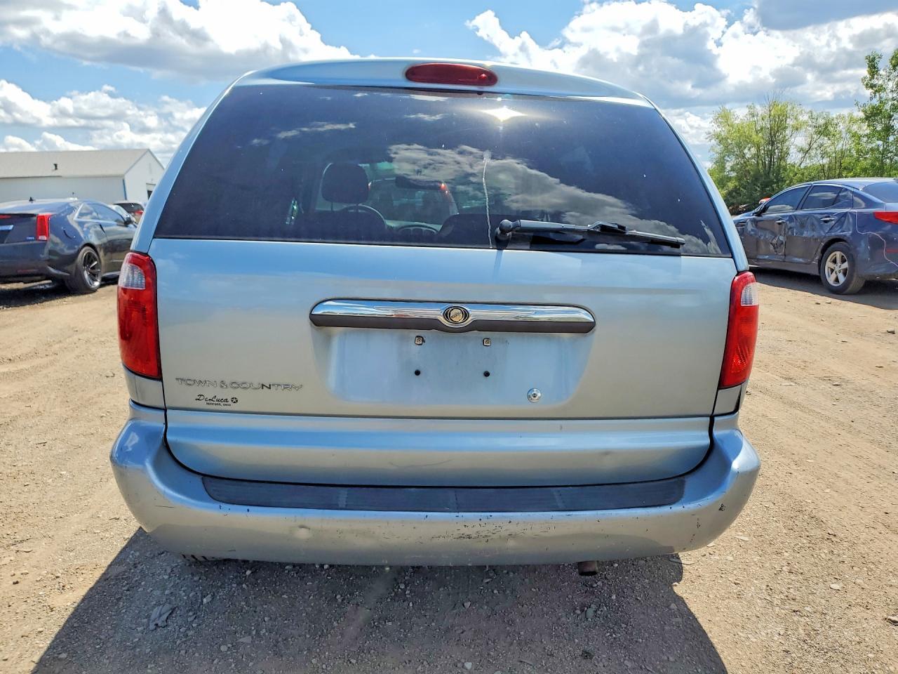 2006 Chrysler Town & Country - Image 6