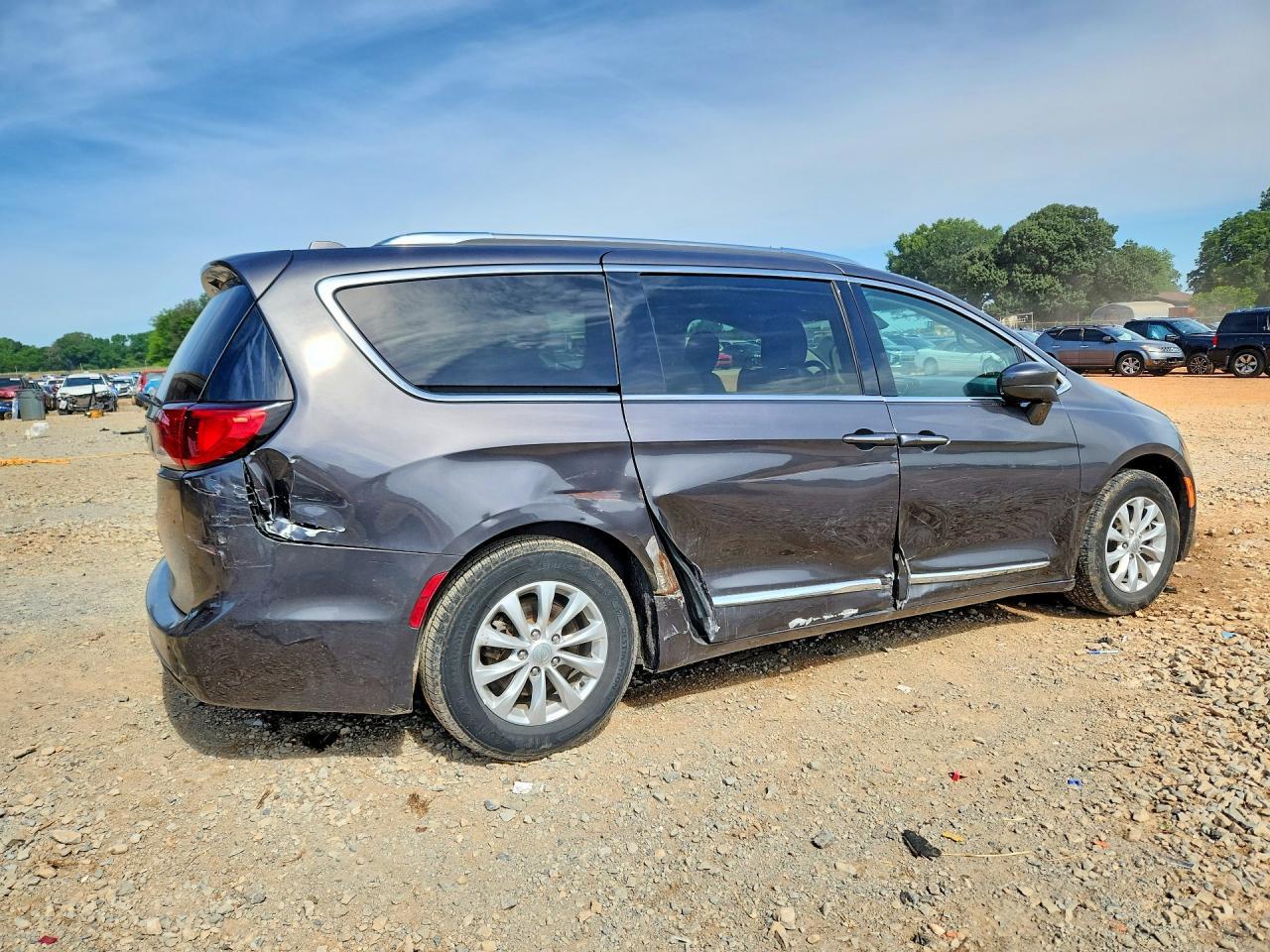 2019 Chrysler Pacifica Touring L - Image 3