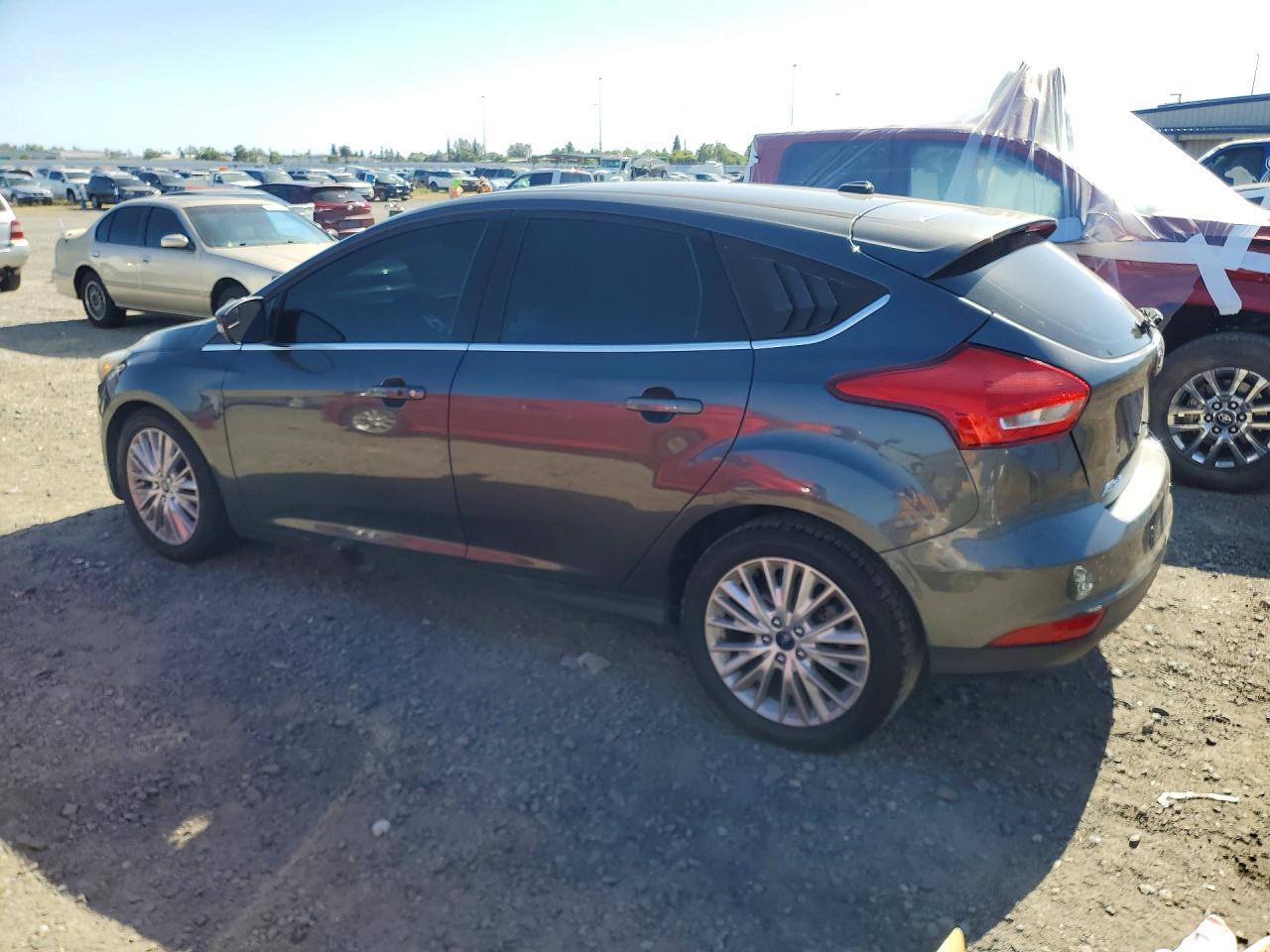2017 Ford Focus Titanium - Фото 2