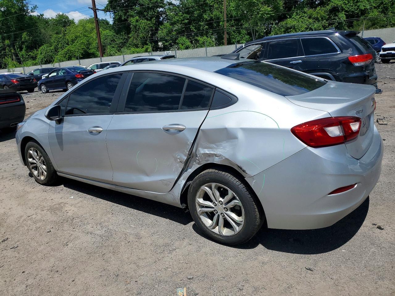 2019 Chevrolet Cruze Ls - Фото 2