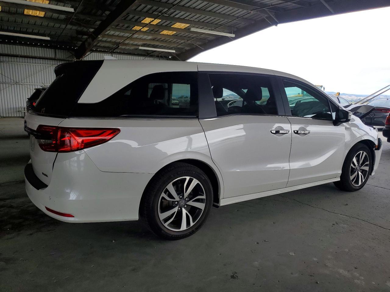 2024 Honda Odyssey Touring - Фото 3