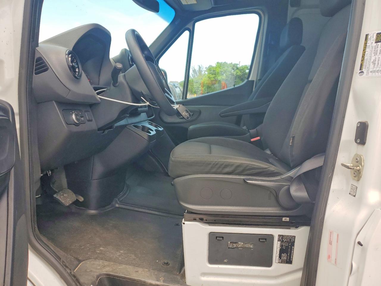 2021 Mercedes-Benz Sprinter 2500 - Фото 7