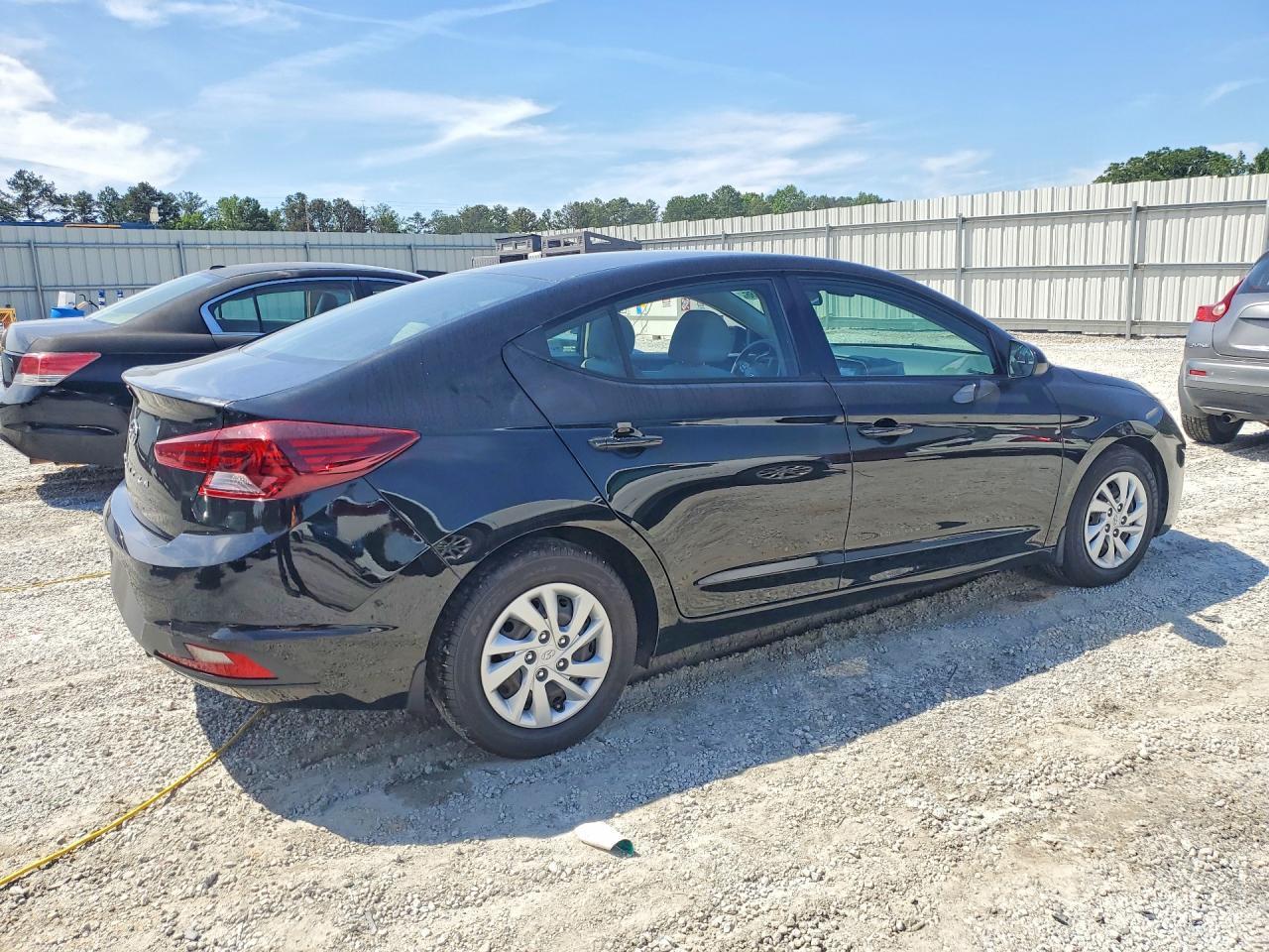 2020 Hyundai Elantra Se - Фото 3