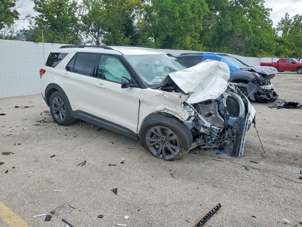 2023 Ford Explorer Xlt - Image 4