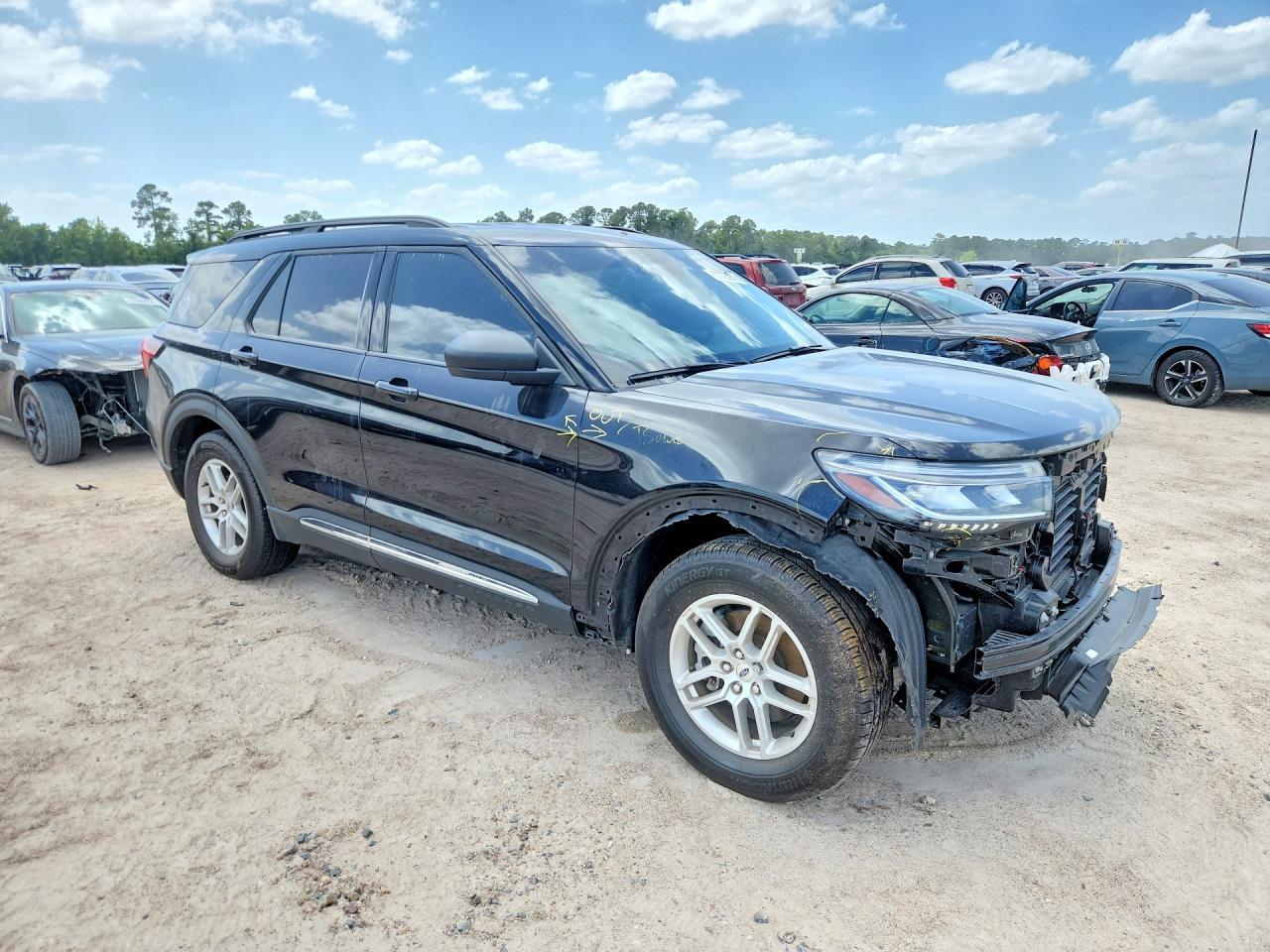 2025 Ford Explorer Active - Image 4
