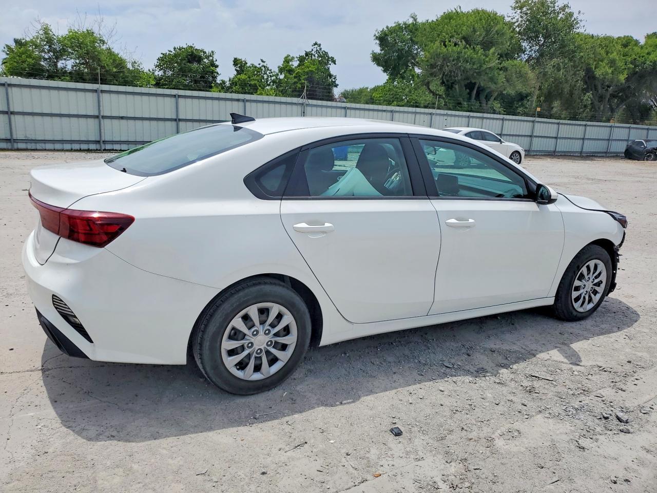2023 Kia Forte Lx - Фото 3