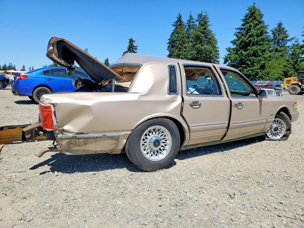 1997 Lincoln Town Car Executive - Фото 3