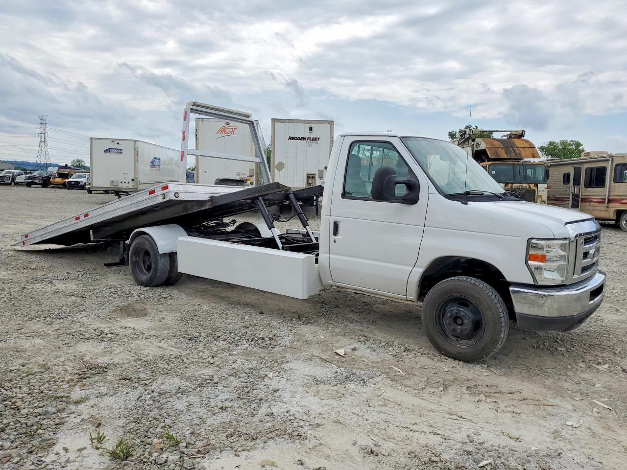 2017 Ford Econoline E450 Super Duty Cutaway Van - Фото 4