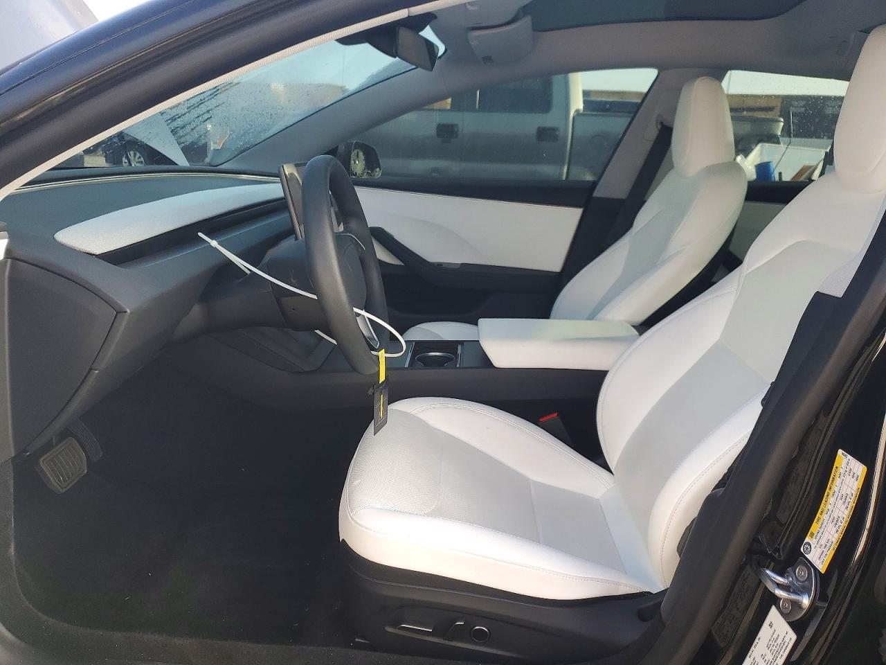 2025 Tesla Model 3 - Image 7