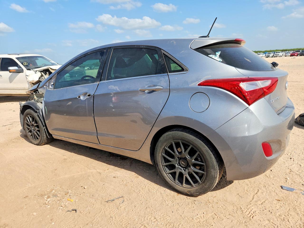 2016 Hyundai Elantra Gt Base - Фото 2