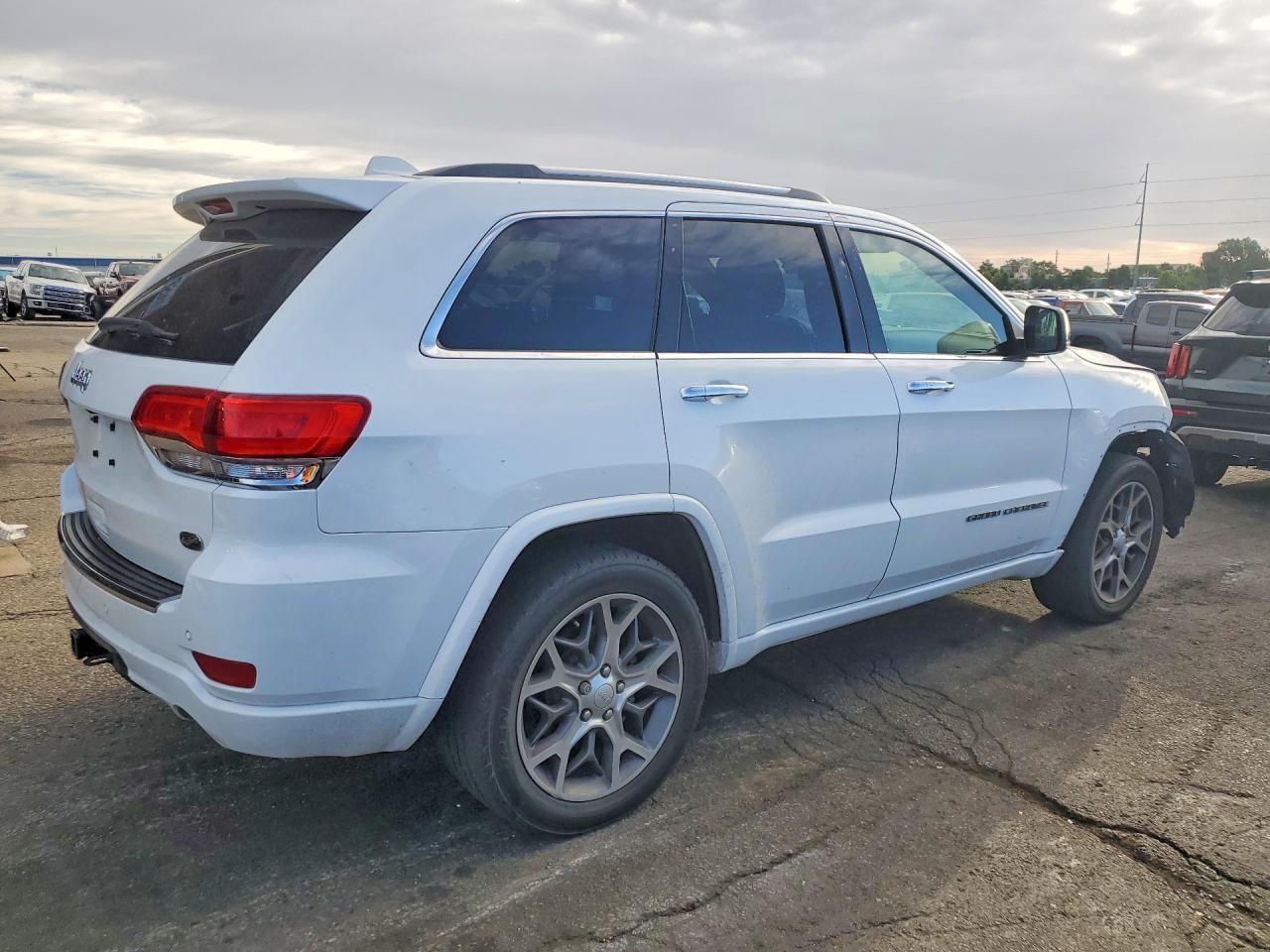 2020 Jeep Grand Cherokee Overland - Фото 3