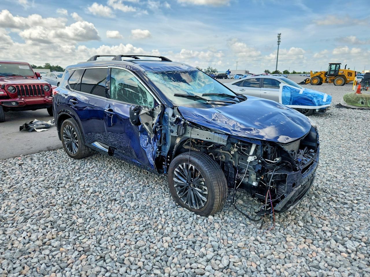 2025 Nissan Rogue Platinum - Фото 4