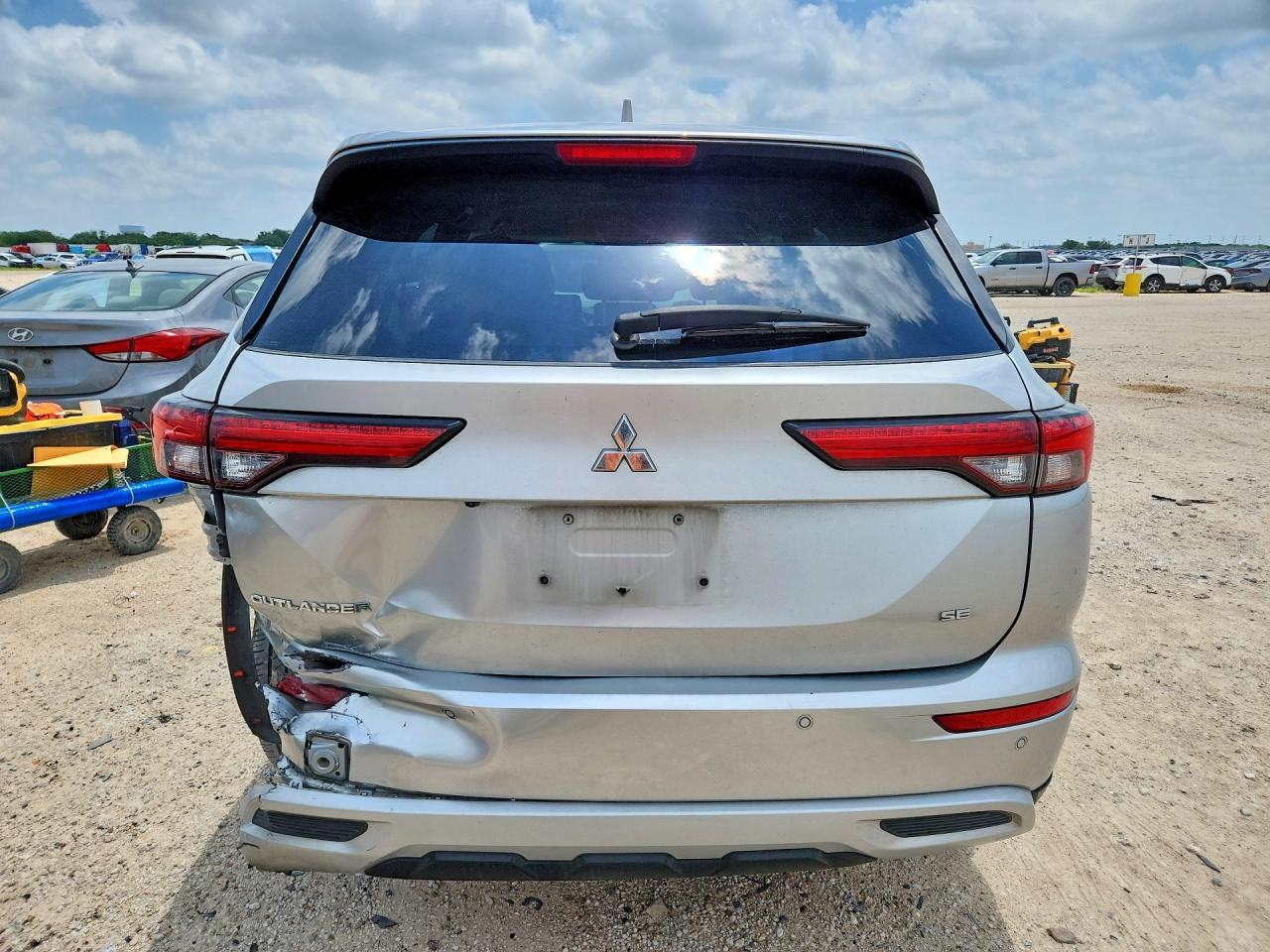 2022 Mitsubishi Outlander Se - Image 6