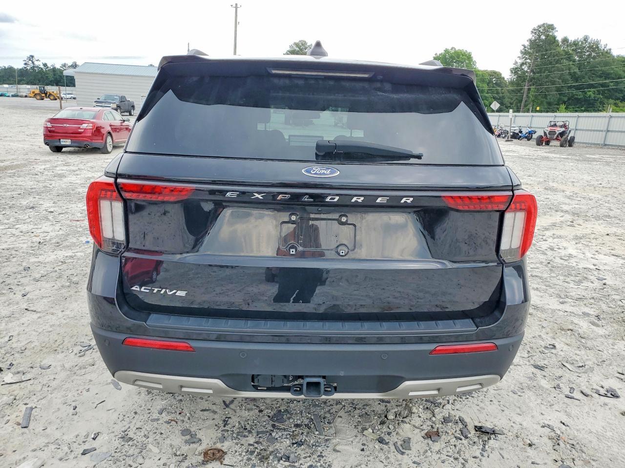 2025 Ford Explorer Active - Image 6