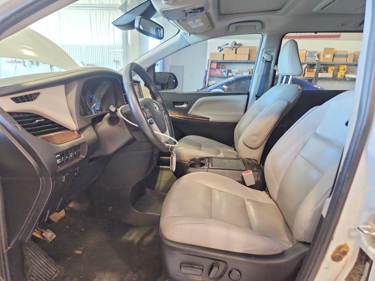 2018 Toyota Sienna Limited Premium 7-Passenger - Фото 7