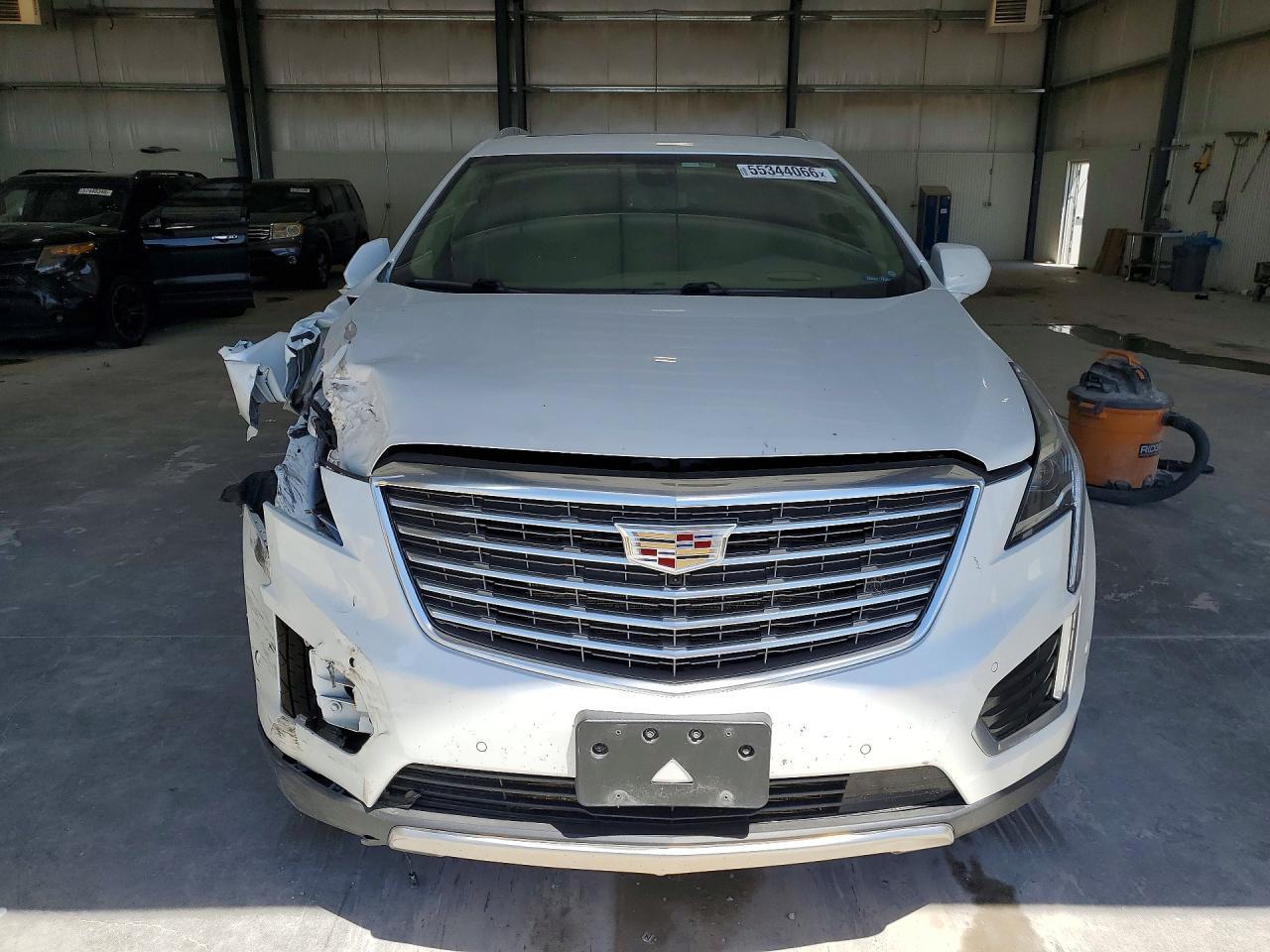 2017 Cadillac Xt5 Platinum - Image 5