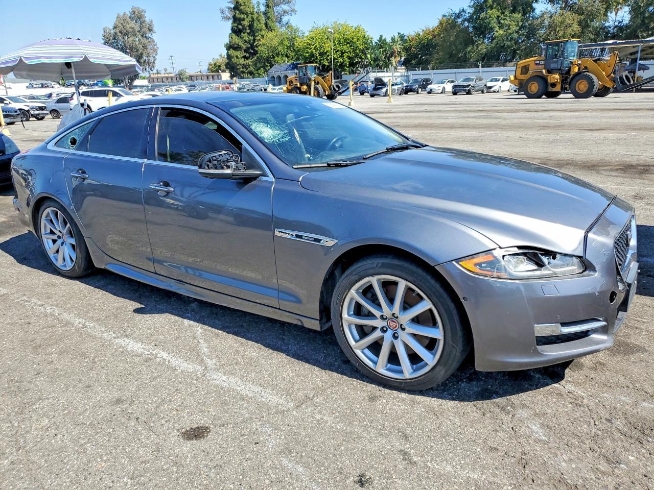 2016 Jaguar Xj - Image 4