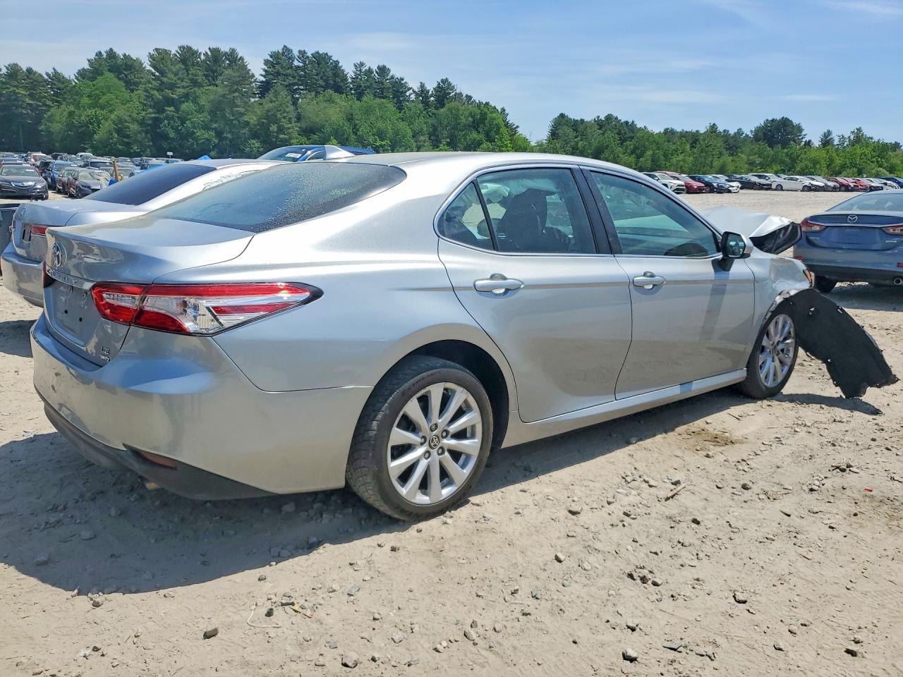 2020 Toyota Camry Le - Image 3