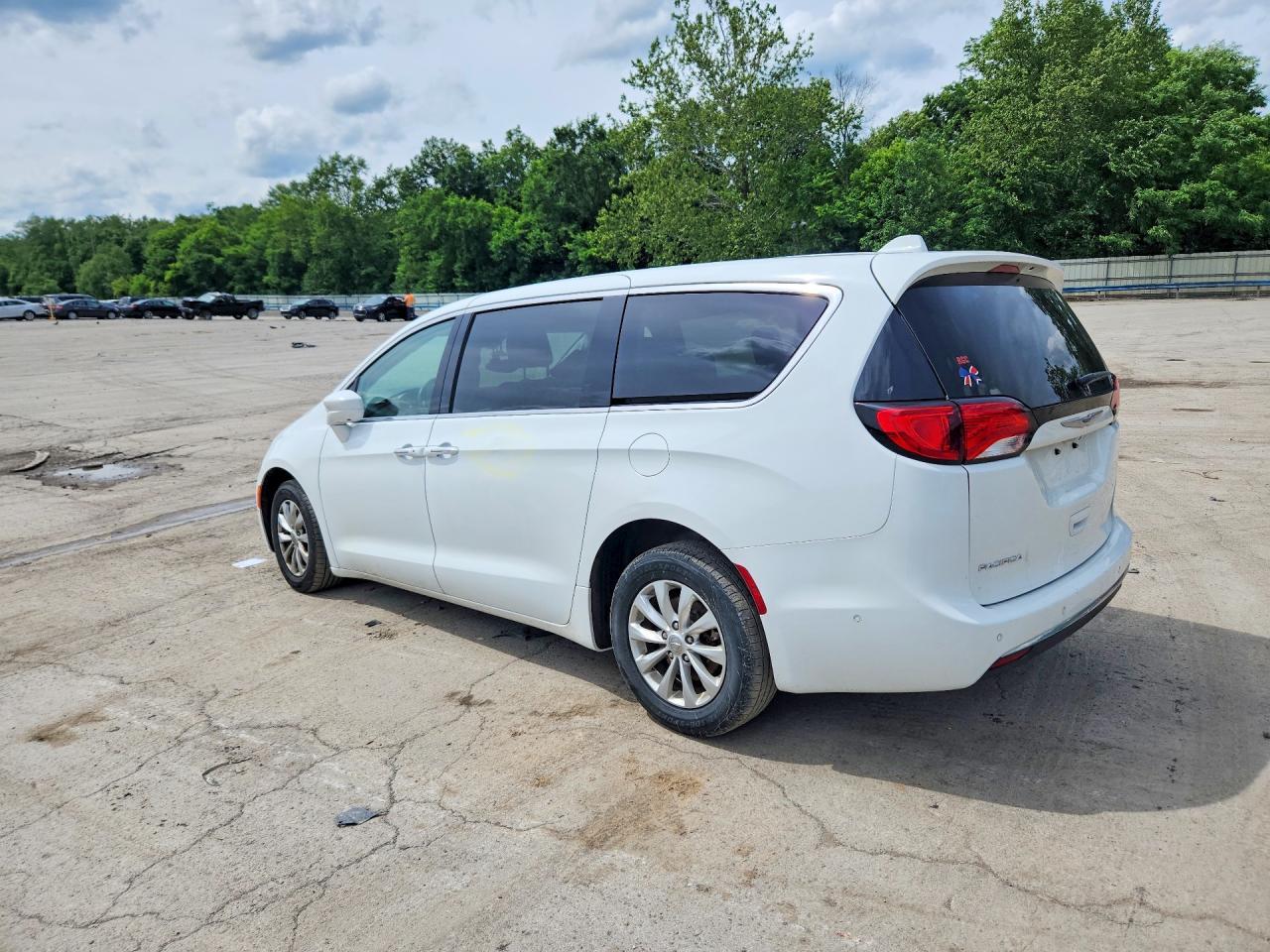 2019 Chrysler Pacifica Touring Plus - Фото 2